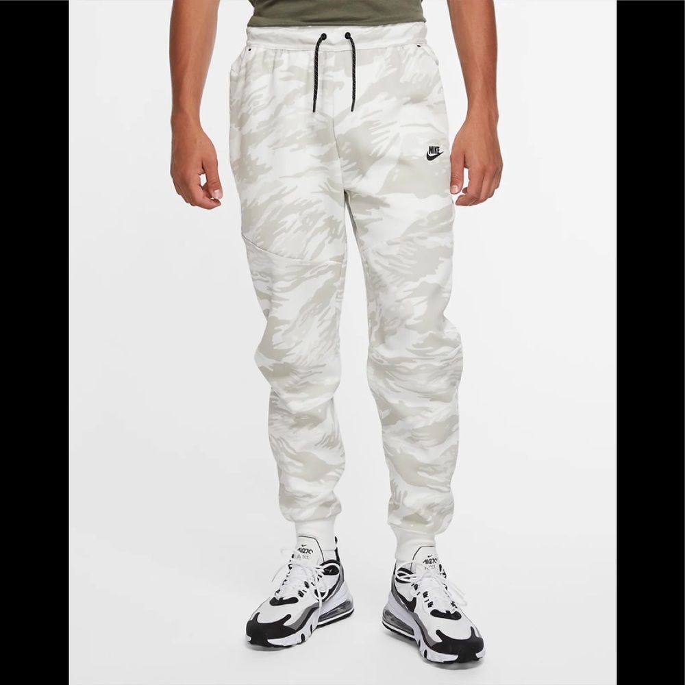Mens Nike Light Grey Camo Tech Fleece Joggers.